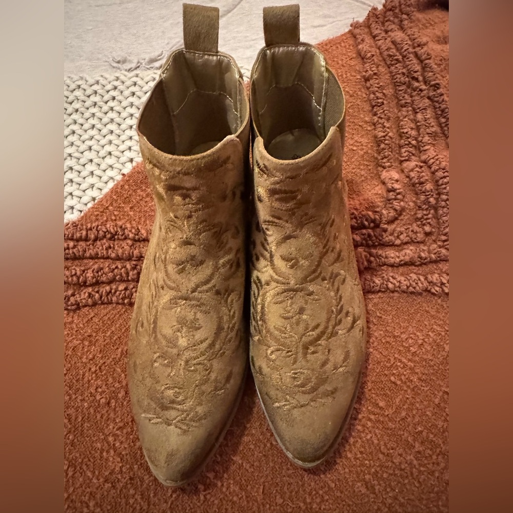 Joyfolie Chelsey Boots size 5Y in Nutmeg